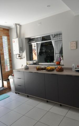 Casa à venda com 234m², 4 quartos e 2 vagasÁrea de Serviço