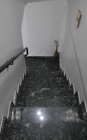 Casa à venda com 234m², 4 quartos e 2 vagasEscada