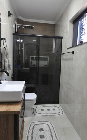 Casa à venda com 234m², 4 quartos e 2 vagasBanheiro Social