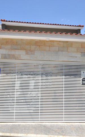 Casa à venda com 234m², 4 quartos e 2 vagasFachada