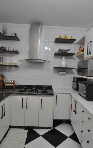 Casa à venda com 234m², 4 quartos e 2 vagasCozinha