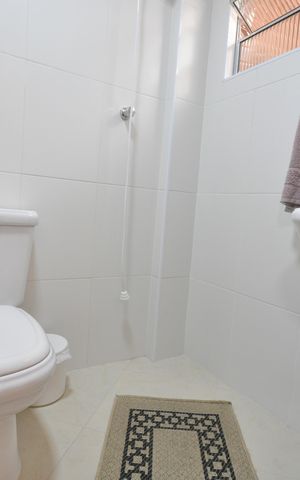Casa à venda com 234m², 4 quartos e 2 vagasBanheiro de serviço