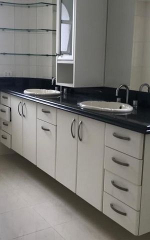 Apartamento para alugar com 240m², 4 quartos e sem vaga