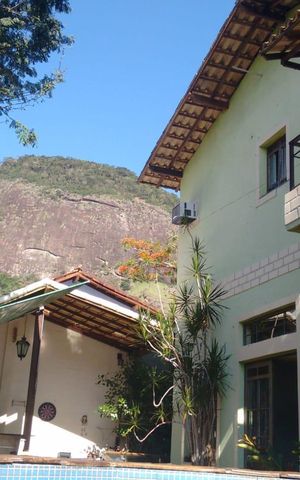Casa à venda com 360m², 3 quartos e 4 vagas