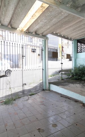 Casa à venda com 120m², 3 quartos e 8 vagas Casa à venda com 120m², 3 quartos e 8 vagasGaragem