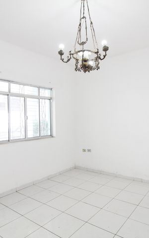 Casa à venda com 120m², 3 quartos e 8 vagas Casa à venda com 120m², 3 quartos e 8 vagasSala