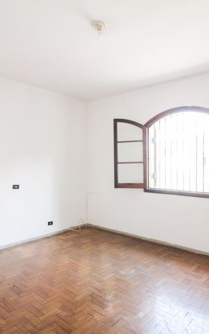 Casa à venda com 120m², 3 quartos e 8 vagas Casa à venda com 120m², 3 quartos e 8 vagasQuarto 1