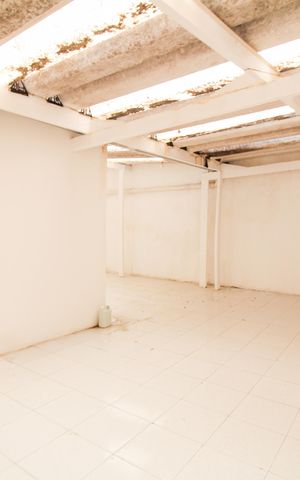 Casa à venda com 120m², 3 quartos e 8 vagas Casa à venda com 120m², 3 quartos e 8 vagasGaragem/Quintal