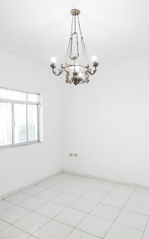 Casa à venda com 120m², 3 quartos e 8 vagas Casa à venda com 120m², 3 quartos e 8 vagasSala
