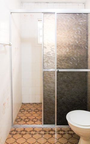 Casa à venda com 120m², 3 quartos e 8 vagas Casa à venda com 120m², 3 quartos e 8 vagasBanheiro 2