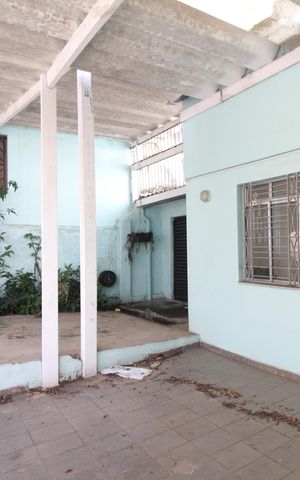Casa à venda com 120m², 3 quartos e 8 vagas Casa à venda com 120m², 3 quartos e 8 vagasGaragem