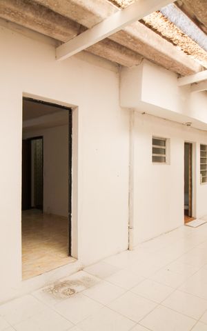 Casa à venda com 120m², 3 quartos e 8 vagas Casa à venda com 120m², 3 quartos e 8 vagasGaragem/Quintal