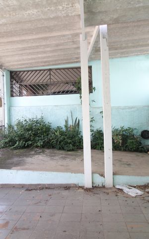 Casa à venda com 120m², 3 quartos e 8 vagas Casa à venda com 120m², 3 quartos e 8 vagasGaragem