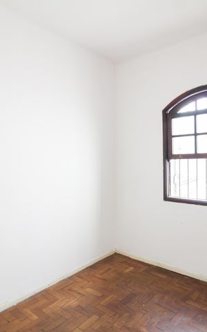 Casa à venda com 120m², 3 quartos e 8 vagas Casa à venda com 120m², 3 quartos e 8 vagasQuarto 2