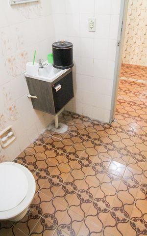 Casa à venda com 120m², 3 quartos e 8 vagas Casa à venda com 120m², 3 quartos e 8 vagasBanheiro 2