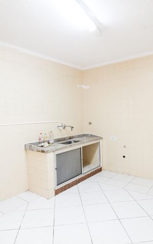 Casa à venda com 120m², 3 quartos e 8 vagas Casa à venda com 120m², 3 quartos e 8 vagasCozinha
