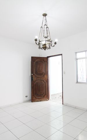 Casa à venda com 120m², 3 quartos e 8 vagas Casa à venda com 120m², 3 quartos e 8 vagasSala