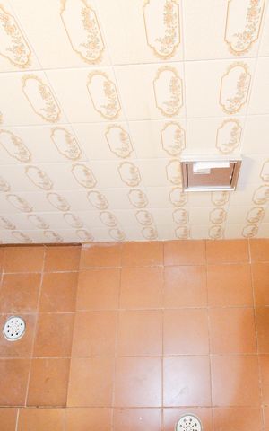 Casa à venda com 120m², 3 quartos e 8 vagas Casa à venda com 120m², 3 quartos e 8 vagasBanheiro 1