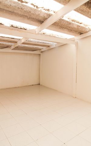 Casa à venda com 120m², 3 quartos e 8 vagas Casa à venda com 120m², 3 quartos e 8 vagasGaragem/Quintal