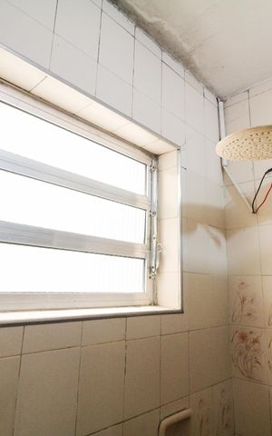 Casa à venda com 120m², 3 quartos e 8 vagas Casa à venda com 120m², 3 quartos e 8 vagasBanheiro 2
