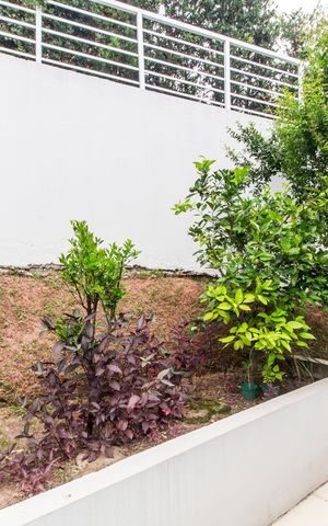 Casa de condomínio à venda com 379m², 4 quartos e 4 vagas Casa de condomínio à venda com 379m², 4 quartos e 4 vagasQuintal