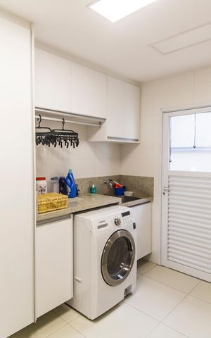 Casa de condomínio à venda com 379m², 4 quartos e 4 vagas Casa de condomínio à venda com 379m², 4 quartos e 4 vagasÁrea de Serviço