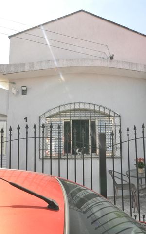Casa à venda com 110m², 3 quartos e 2 vagasFachada