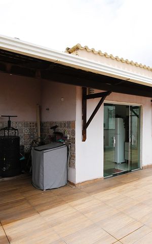 Casa à venda com 200m², 6 quartos e 2 vagasCobertura
