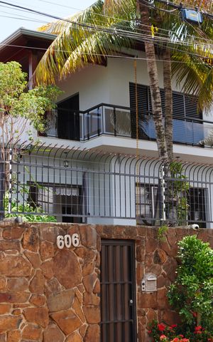 Casa para alugar com 1000m², 4 quartos e 3 vagasFachada