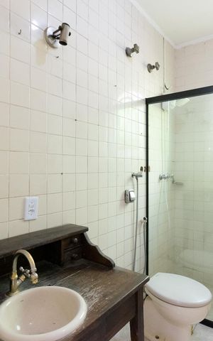 Casa à venda com 341m², 3 quartos e 3 vagas Casa à venda com 341m², 3 quartos e 3 vagasBanheiro social 2