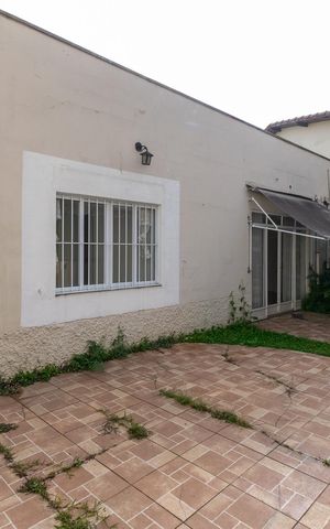 Casa à venda com 341m², 3 quartos e 3 vagas Casa à venda com 341m², 3 quartos e 3 vagasQuintal