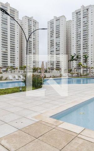 Apartamento à venda com 155m², 3 quartos e 3 vagas Apartamento à venda com 155m², 3 quartos e 3 vagasÁrea comum - Piscina