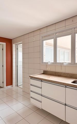 Apartamento à venda com 155m², 3 quartos e 3 vagas Apartamento à venda com 155m², 3 quartos e 3 vagasCozinha