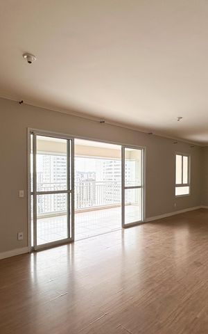 Apartamento à venda com 155m², 3 quartos e 3 vagas Apartamento à venda com 155m², 3 quartos e 3 vagasSala
