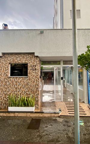 Apartamento à venda com 146m², 3 quartos e 1 vaga Apartamento à venda com 146m², 3 quartos e 1 vagaFachada