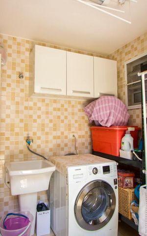 Casa à venda com 224m², 3 quartos e 2 vagas Casa à venda com 224m², 3 quartos e 2 vagasÁrea de serviço