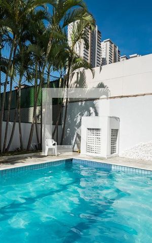 Apartamento à venda com 96m², 4 quartos e 2 vagas Apartamento à venda com 96m², 4 quartos e 2 vagasÁrea comum - Piscina