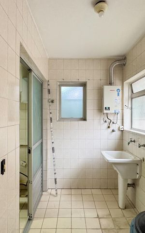 Apartamento à venda com 96m², 4 quartos e 2 vagas Apartamento à venda com 96m², 4 quartos e 2 vagasÁrea de Serviço