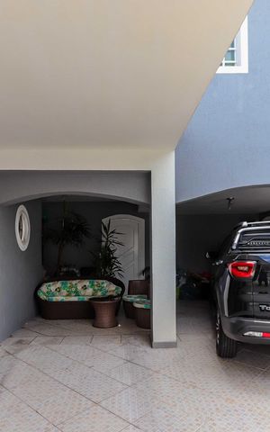 Casa de condomínio à venda com 350m², 4 quartos e 4 vagas Casa de condomínio à venda com 350m², 4 quartos e 4 vagasGaragem
