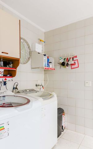 Casa de condomínio à venda com 350m², 4 quartos e 4 vagas Casa de condomínio à venda com 350m², 4 quartos e 4 vagasLavanderia