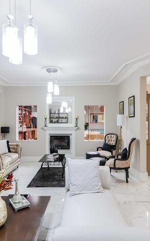 Casa de condomínio à venda com 350m², 4 quartos e 4 vagas Casa de condomínio à venda com 350m², 4 quartos e 4 vagasSala de Estar