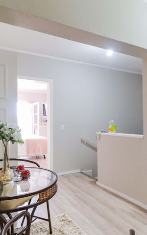 Casa de condomínio à venda com 350m², 4 quartos e 4 vagas Casa de condomínio à venda com 350m², 4 quartos e 4 vagasEscritório - Suítes