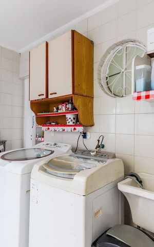 Casa de condomínio à venda com 350m², 4 quartos e 4 vagas Casa de condomínio à venda com 350m², 4 quartos e 4 vagasLavanderia