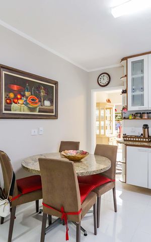 Casa de condomínio à venda com 350m², 4 quartos e 4 vagas Casa de condomínio à venda com 350m², 4 quartos e 4 vagasCozinha