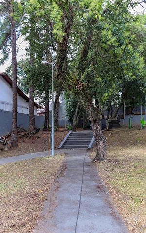 Casa de condomínio à venda com 350m², 4 quartos e 4 vagas Casa de condomínio à venda com 350m², 4 quartos e 4 vagasCondomínio