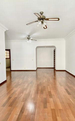 Apartamento à venda com 146m², 3 quartos e 1 vaga Apartamento à venda com 146m², 3 quartos e 1 vagaSala