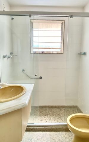 Apartamento à venda com 146m², 3 quartos e 1 vaga Apartamento à venda com 146m², 3 quartos e 1 vagaBanheiro da suíte