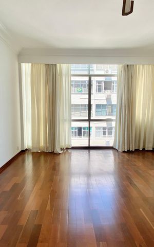 Apartamento à venda com 146m², 3 quartos e 1 vaga Apartamento à venda com 146m², 3 quartos e 1 vagaSala