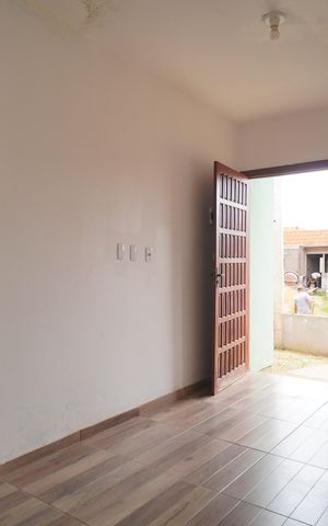 Casa à venda com 42m², 2 quartos e 2 vagasSala