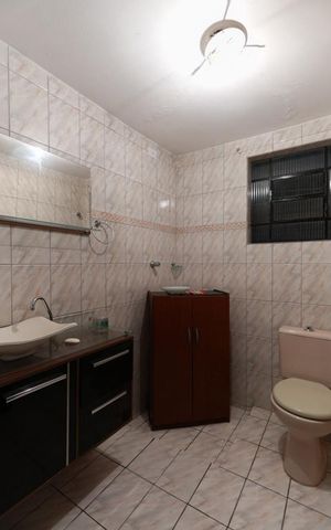 Casa à venda com 170m², 5 quartos e 2 vagas Casa à venda com 170m², 5 quartos e 2 vagasLavabo 1